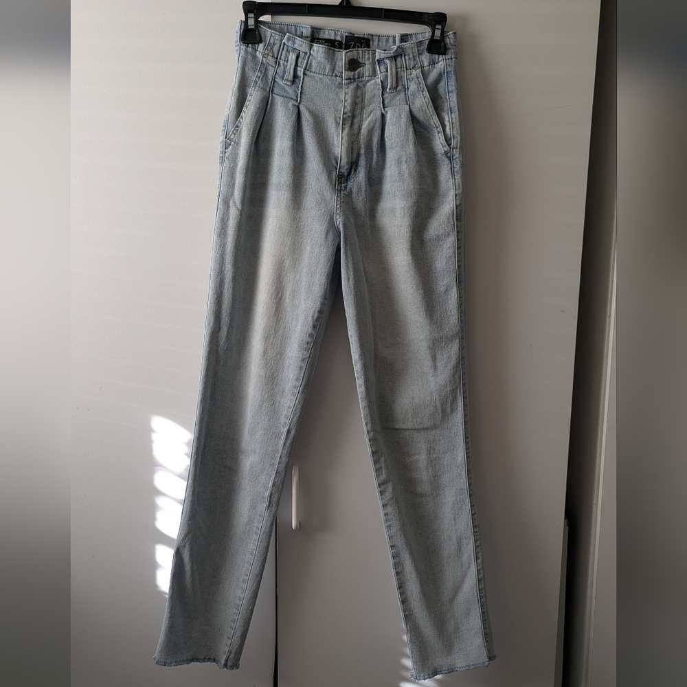 Woman's Relaxed Fit Light Blue Jeans